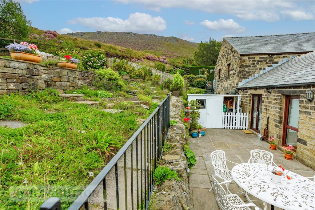House in Oldham, Saddleworth - View 3