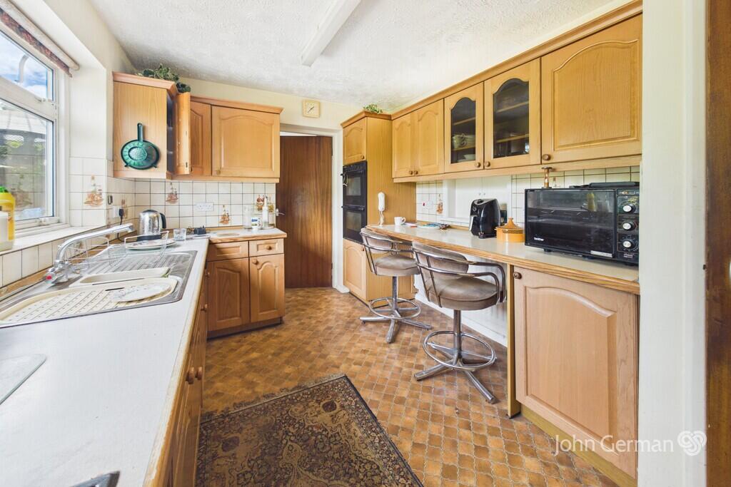 House in East Staffordshire, Uttoxeter Rural - More