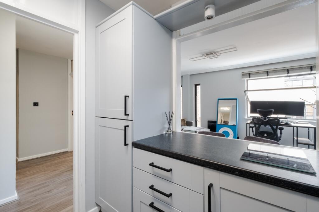 Apartment in London - More