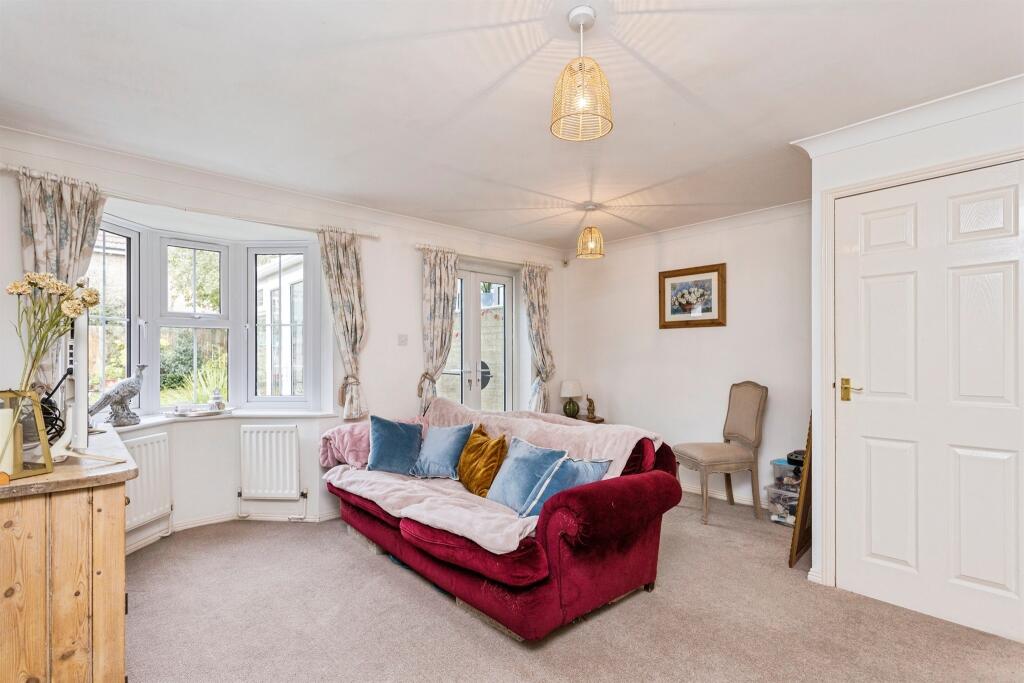 House in Horsham, Old Holbrook, North Horsham - View 3