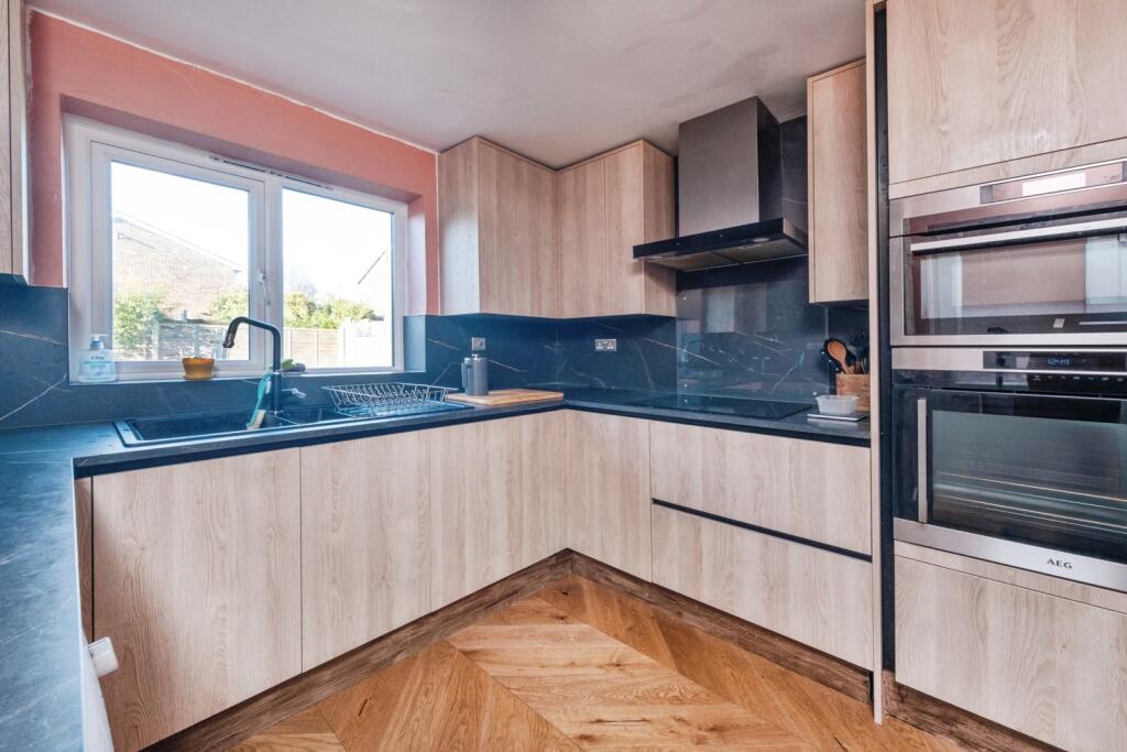 Perth Close, Bletchley, Milton Keynes, Buckinghamshire, MK3 photo 2