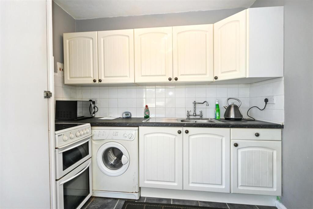 Apartment in Eastbourne, St Anthony's Hill - View 4