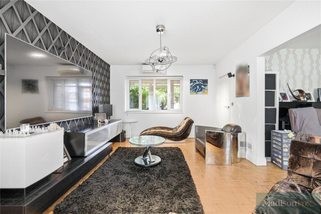 Whitehall Lane, Buckhurst Hill, IG9 photo 4