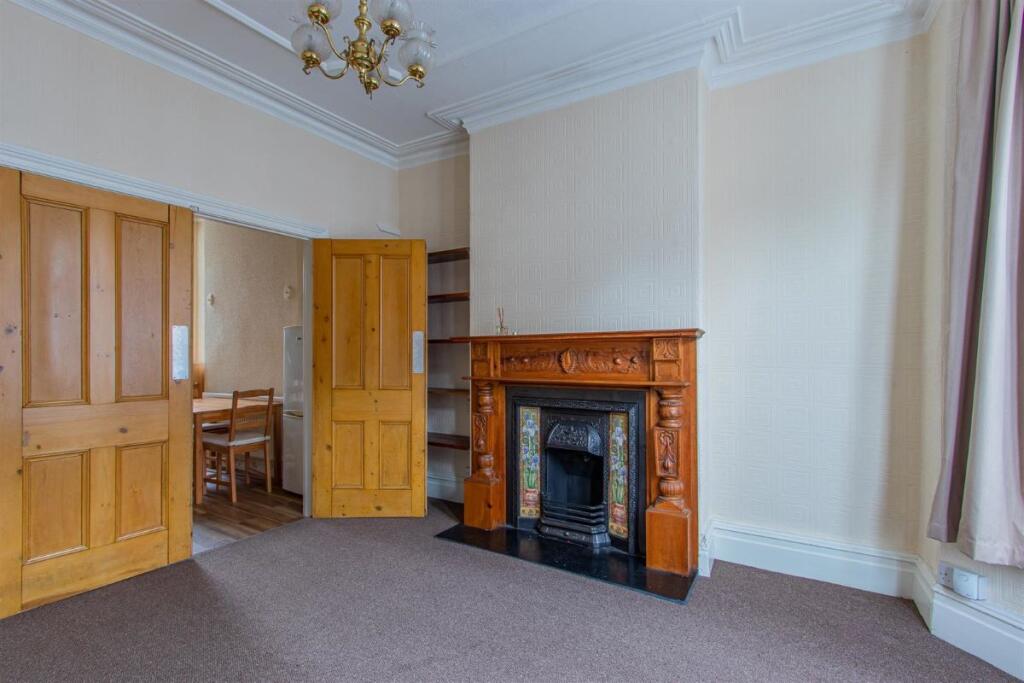House in Cardiff, Canton - More