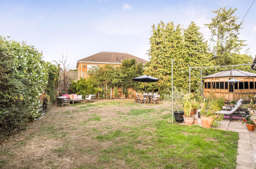 House in Kingston upon Thames - View 4