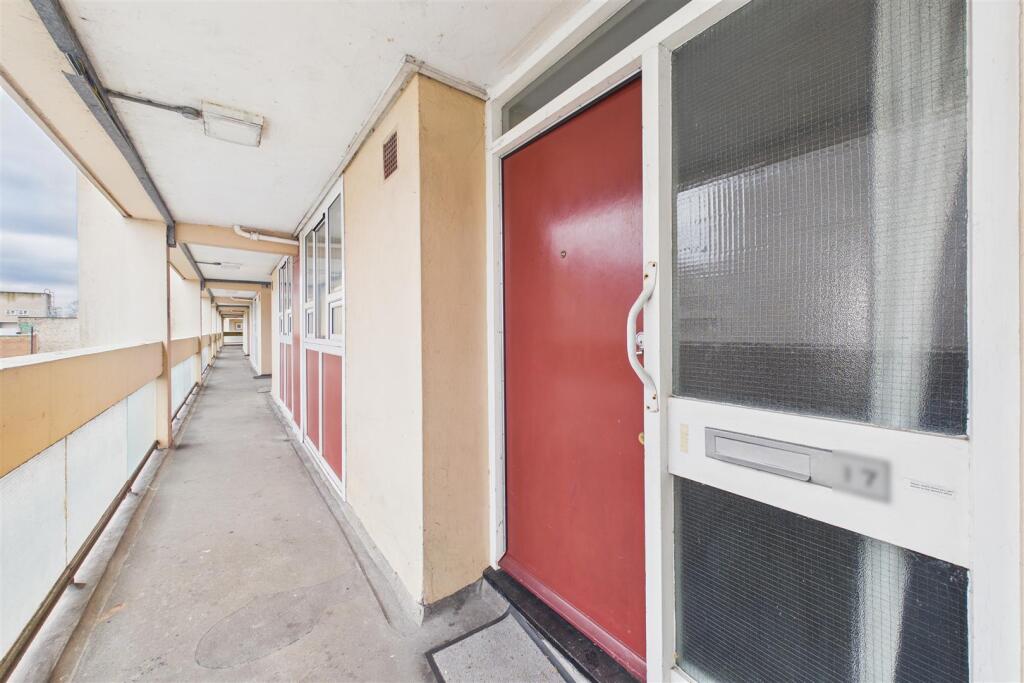 3 Bed | 2 Balcony | BS1 photo 4