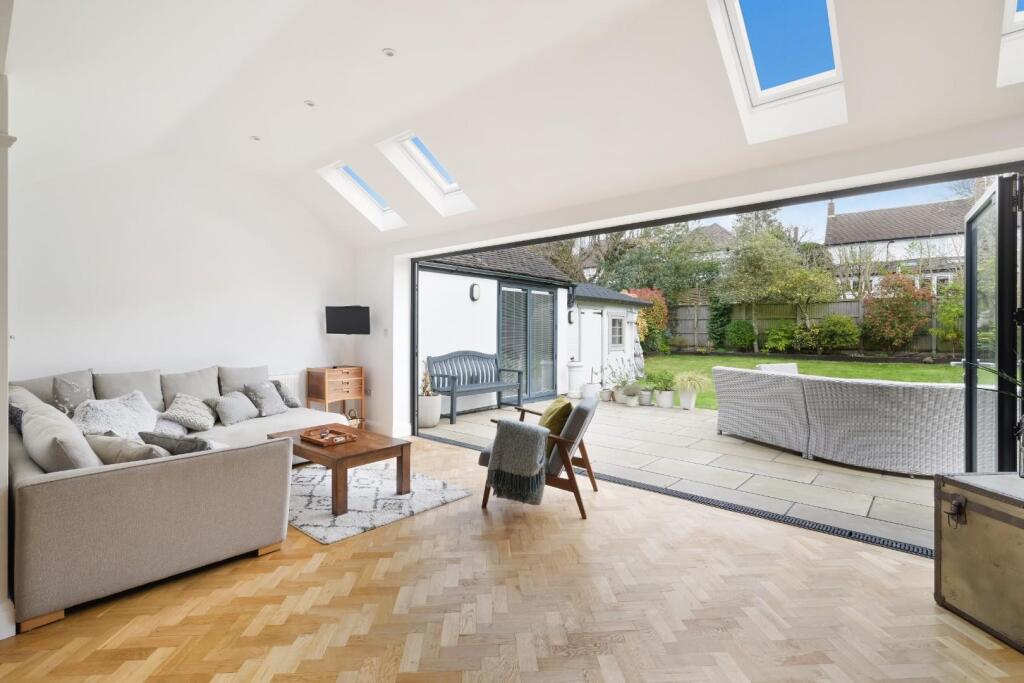 Woodcote Hurst, Epsom - View 4