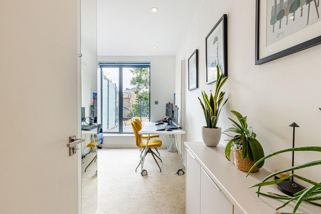 Apartment in London - View 5