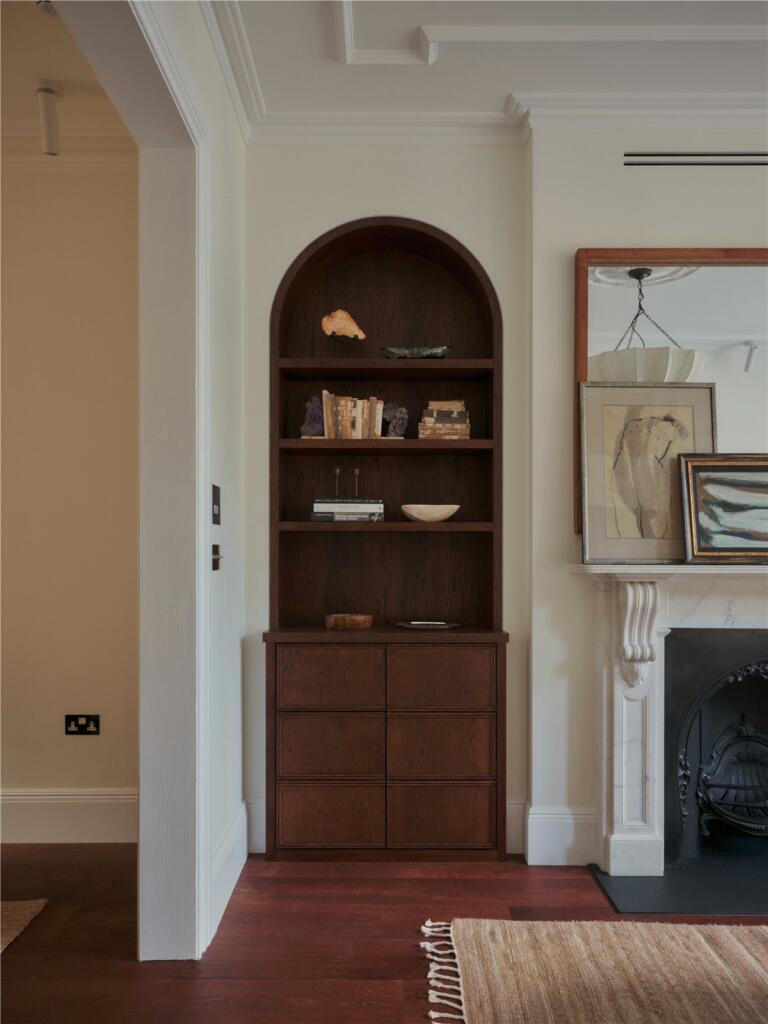 Apartment in London, Royal Borough of Kensington and Chelsea - More
