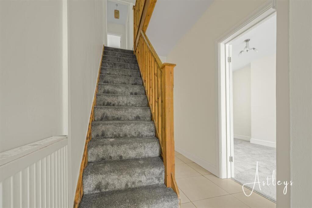 House in Swansea, Brynhyfryd, Cwmbwrla - More