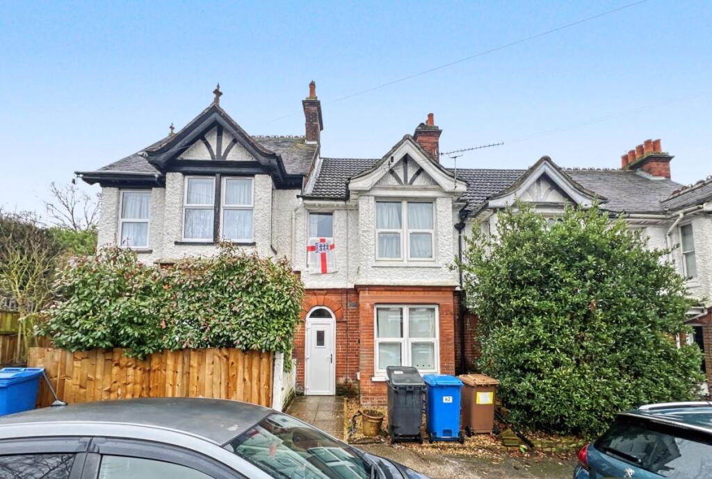 Main image of property: 62 Broom Hill Road, Ipswich, Suffolk, IP1 4EH
