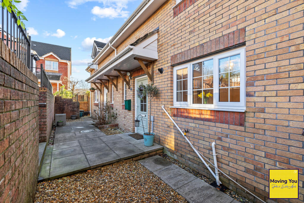 House in Pontardawe, Neath Port Talbot - View 2