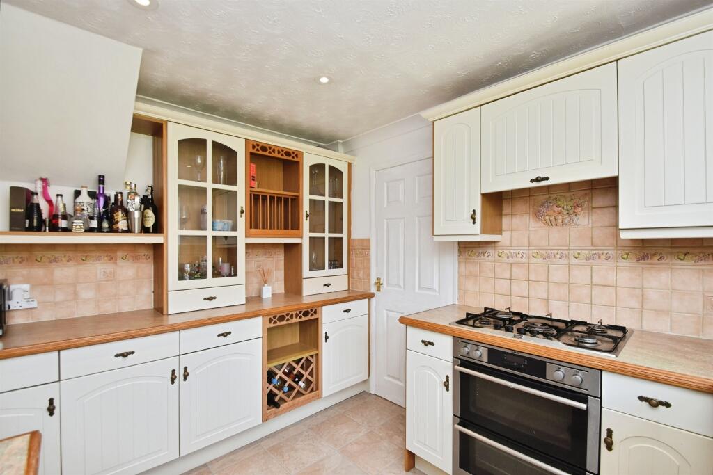 Swinburne Close, Harrogate - View 5