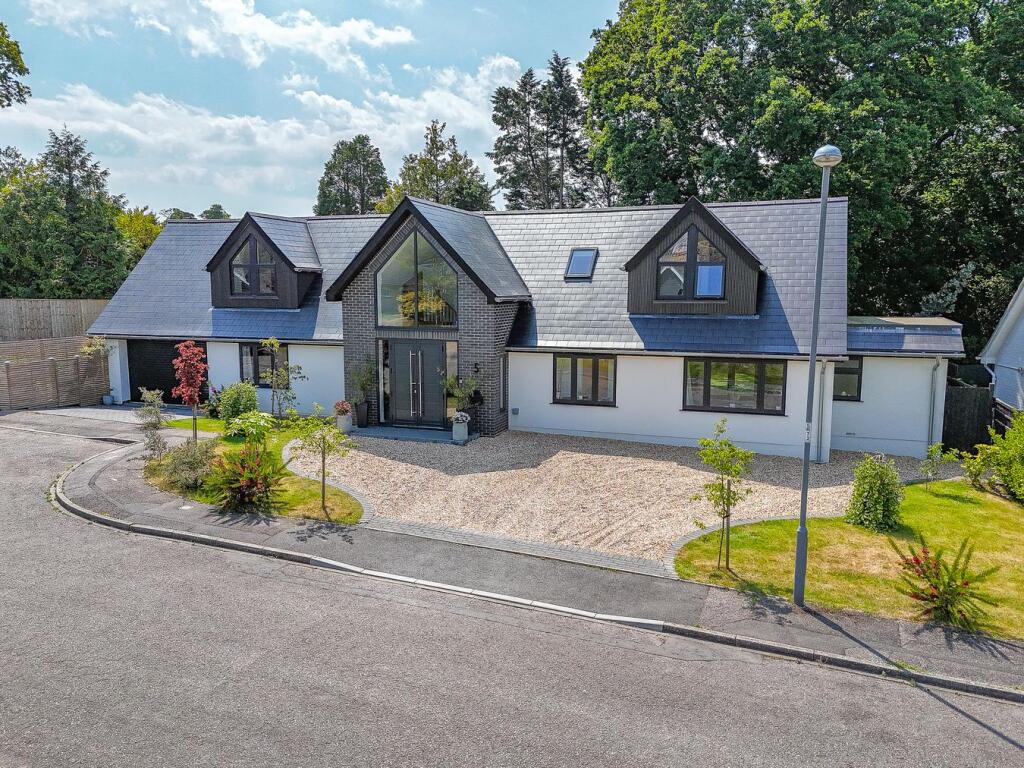 Main image of property: Knightwood Close, Highcliffe, Christchurch, BH23