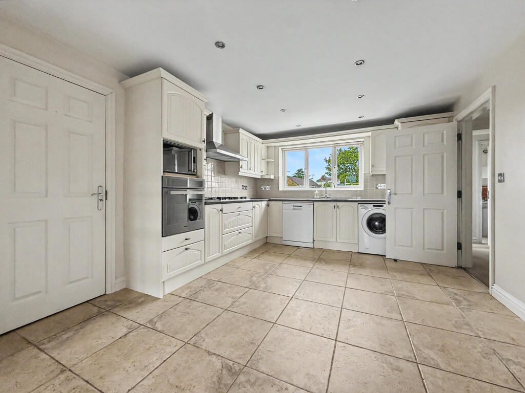 House in Swindon - View 4