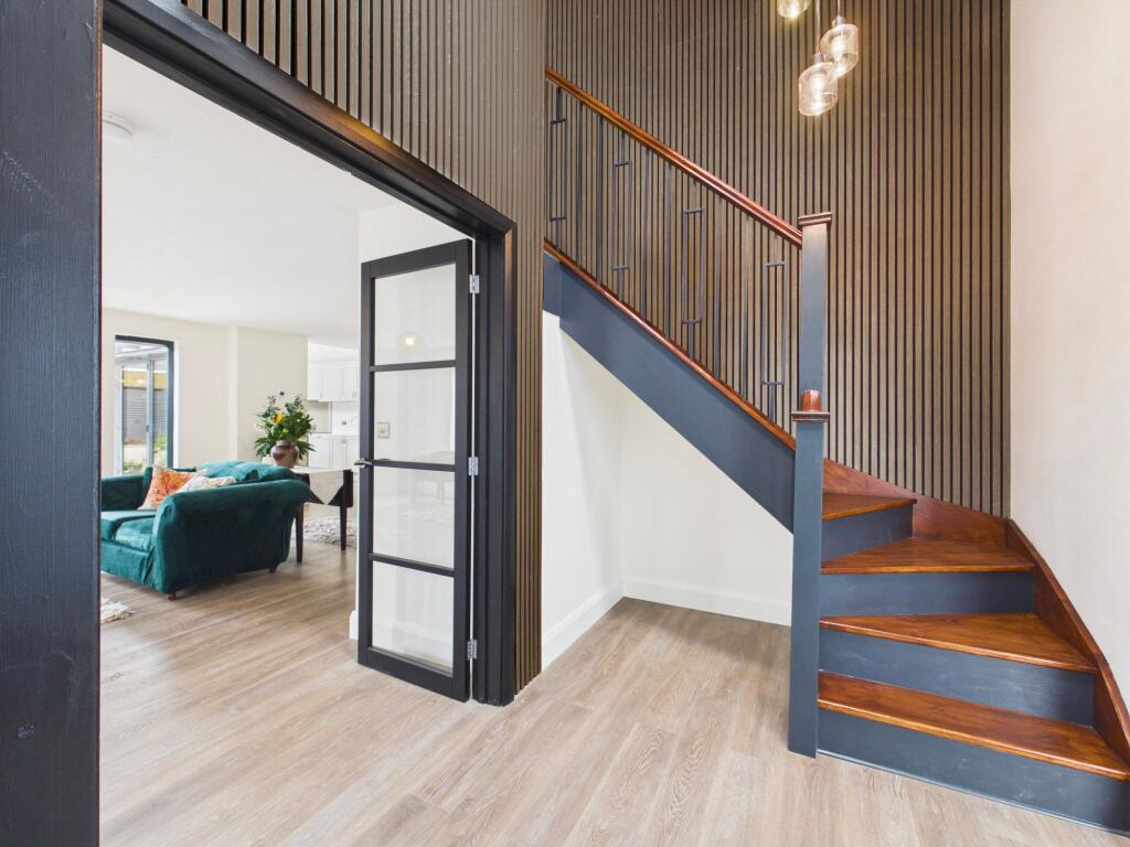 House in Newport - View 5