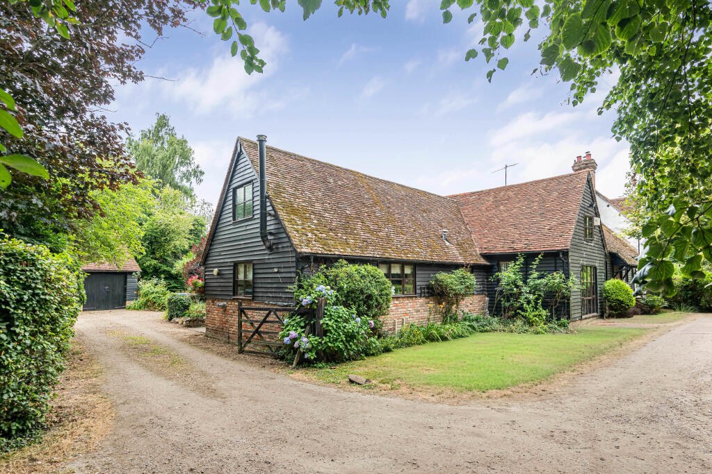 Main image of property: Water End Moor, Water End, Hemel Hempstead, HP1