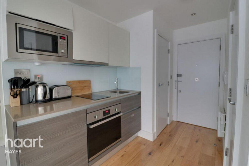 Apartment in Southall - View 4