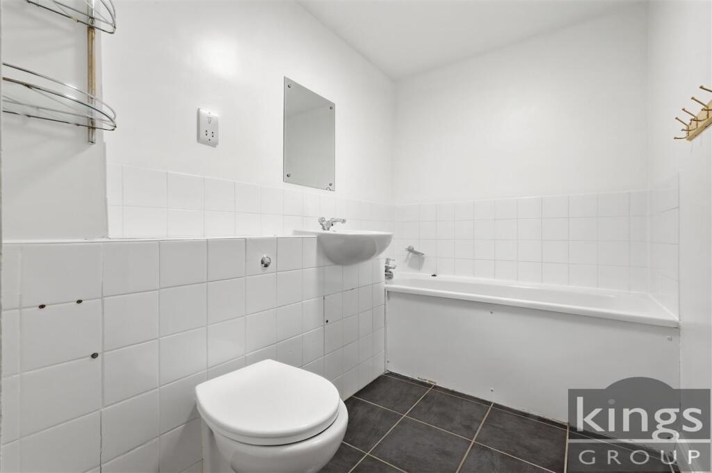 Apartment in Enfield - View 4