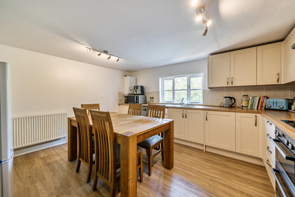 Apartment in Southampton - View 4