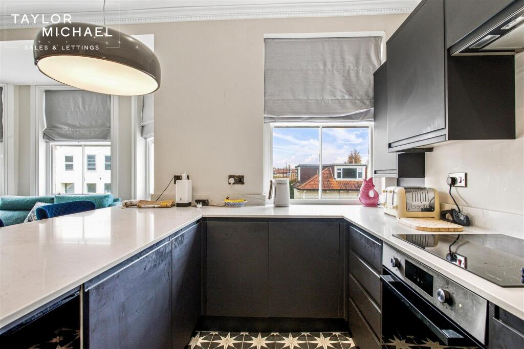 Apartment in Brighton - More