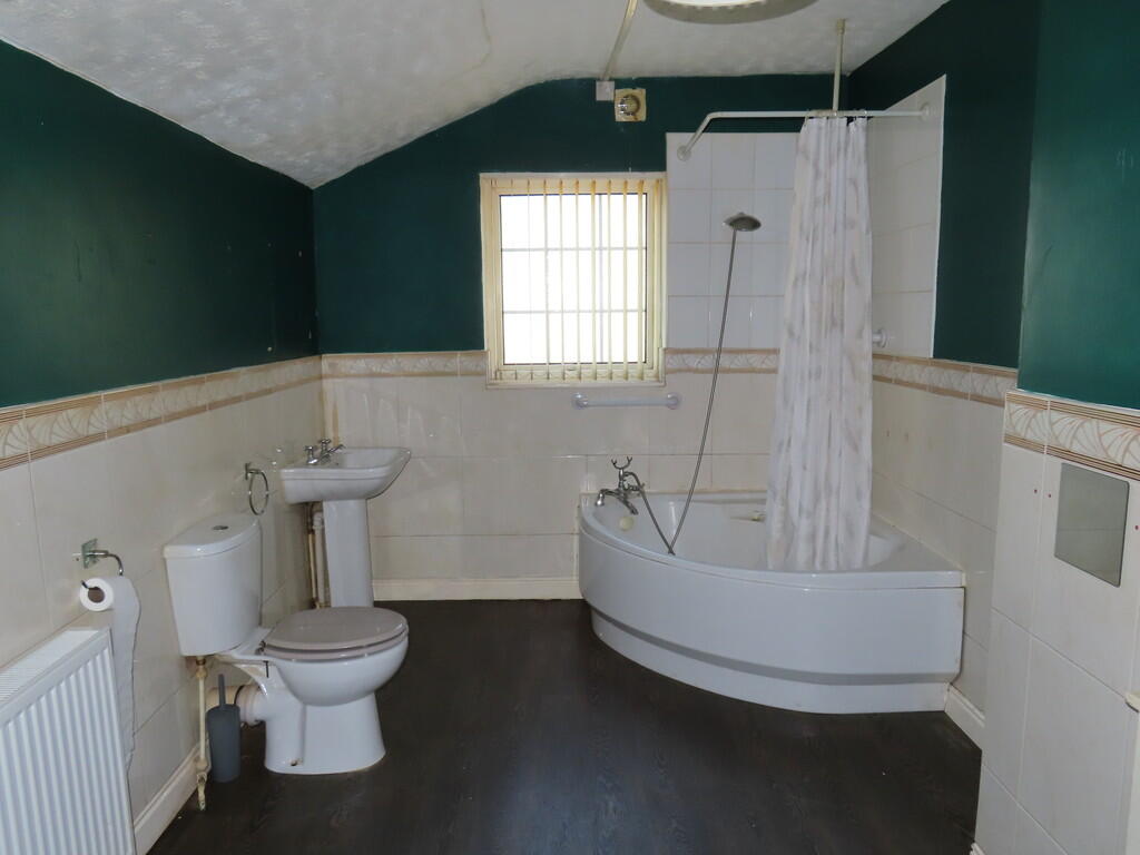 House in Doncaster - View 4