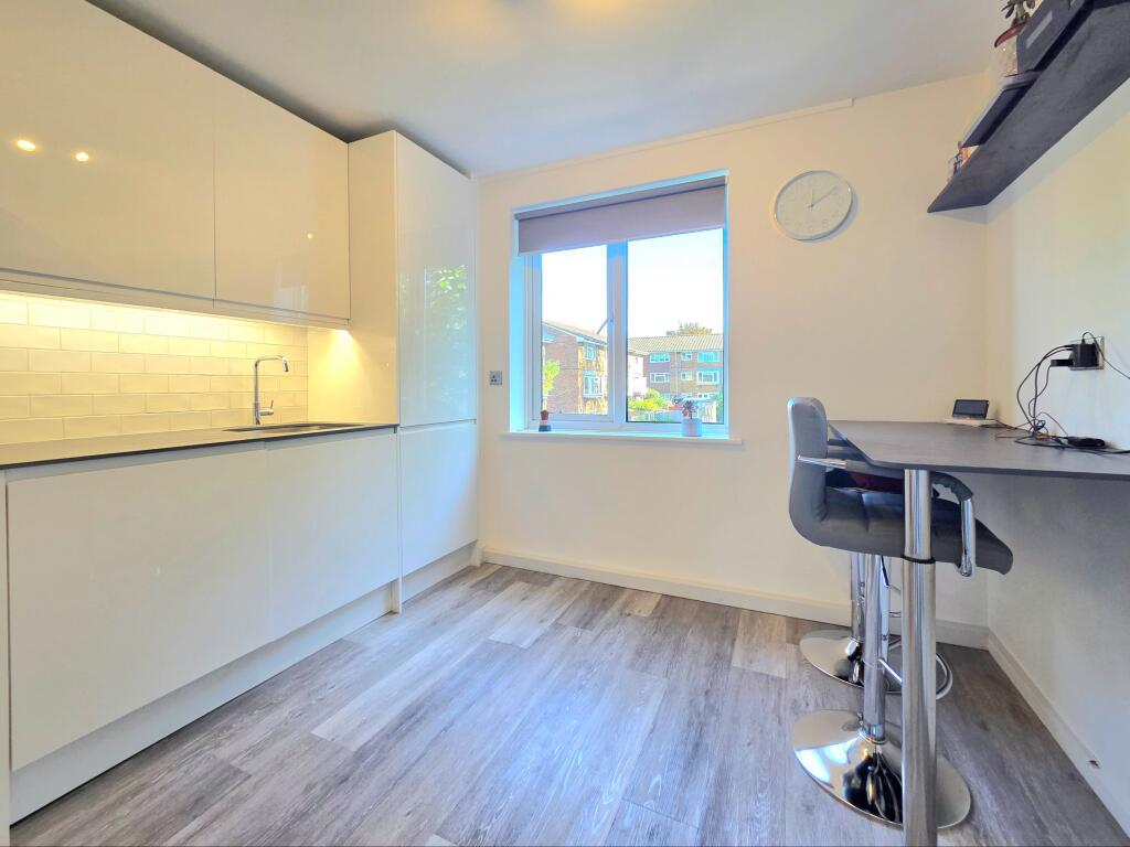 Apartment in Croydon - More