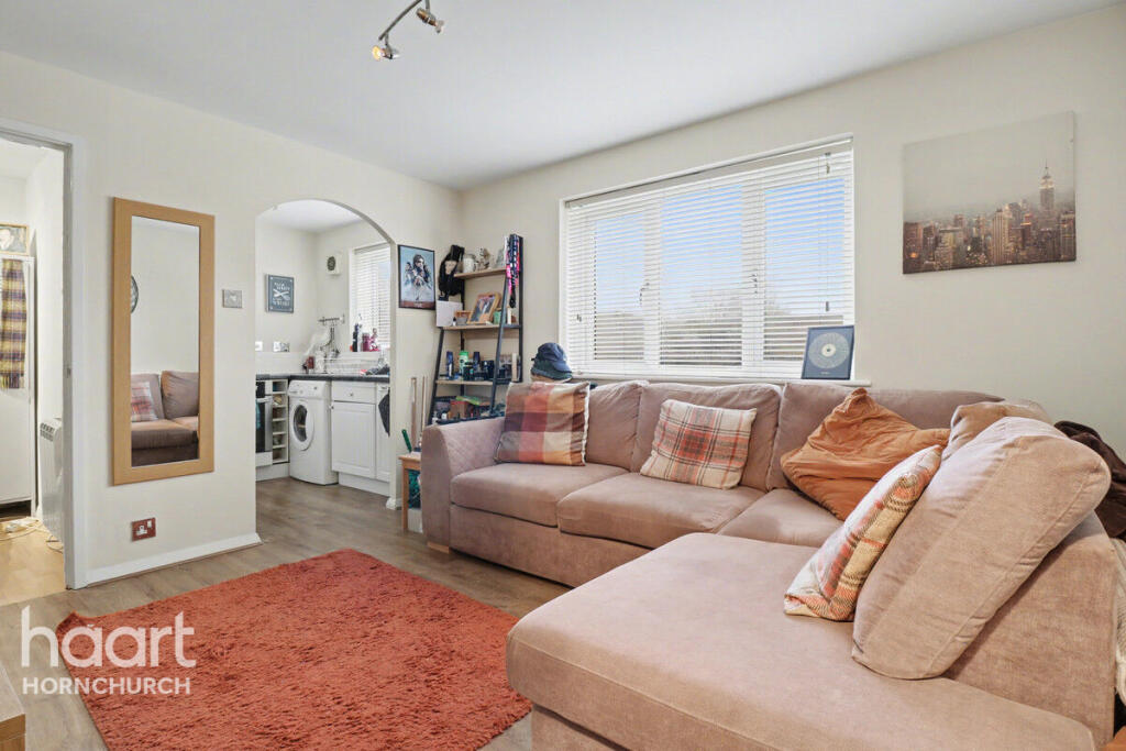 Main image of property: 29 Naunton Way, Hornchurch RM12 6TG