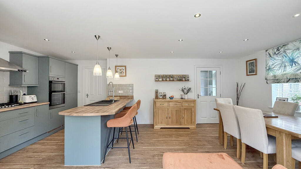 House in Westbury, Leigh Park - More