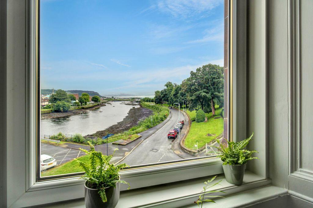Apartment in Dumbarton, Dalreoch - View 4