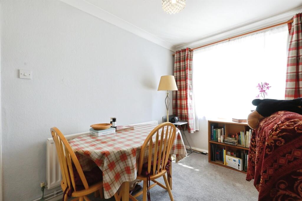 Apartment in Coventry - More