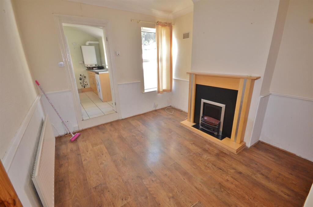 House in Luton - View 2