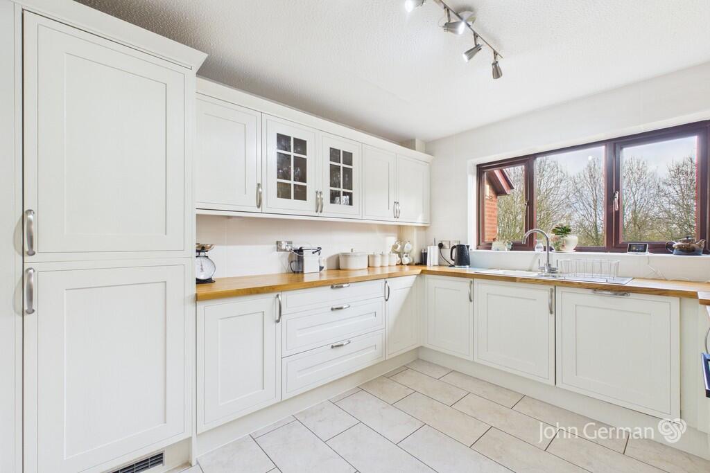 Ashdale Close, Burton-on-Trent photo 4
