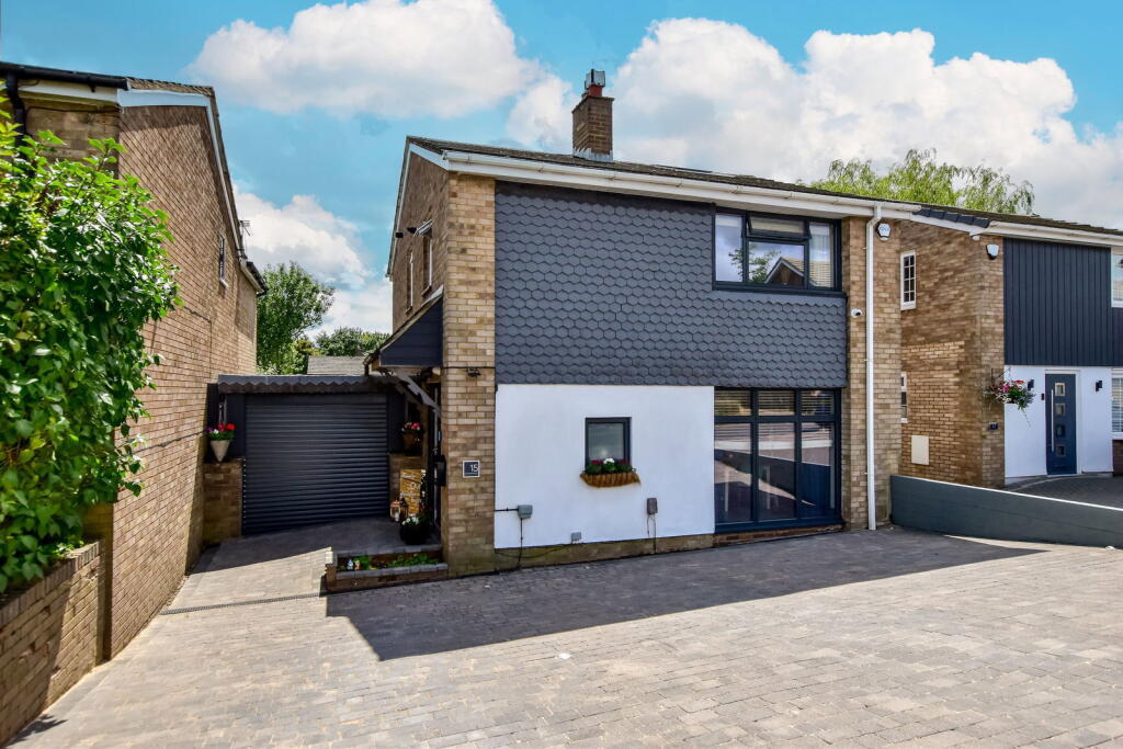 House in Dacorum, Hertfordshire - View 2