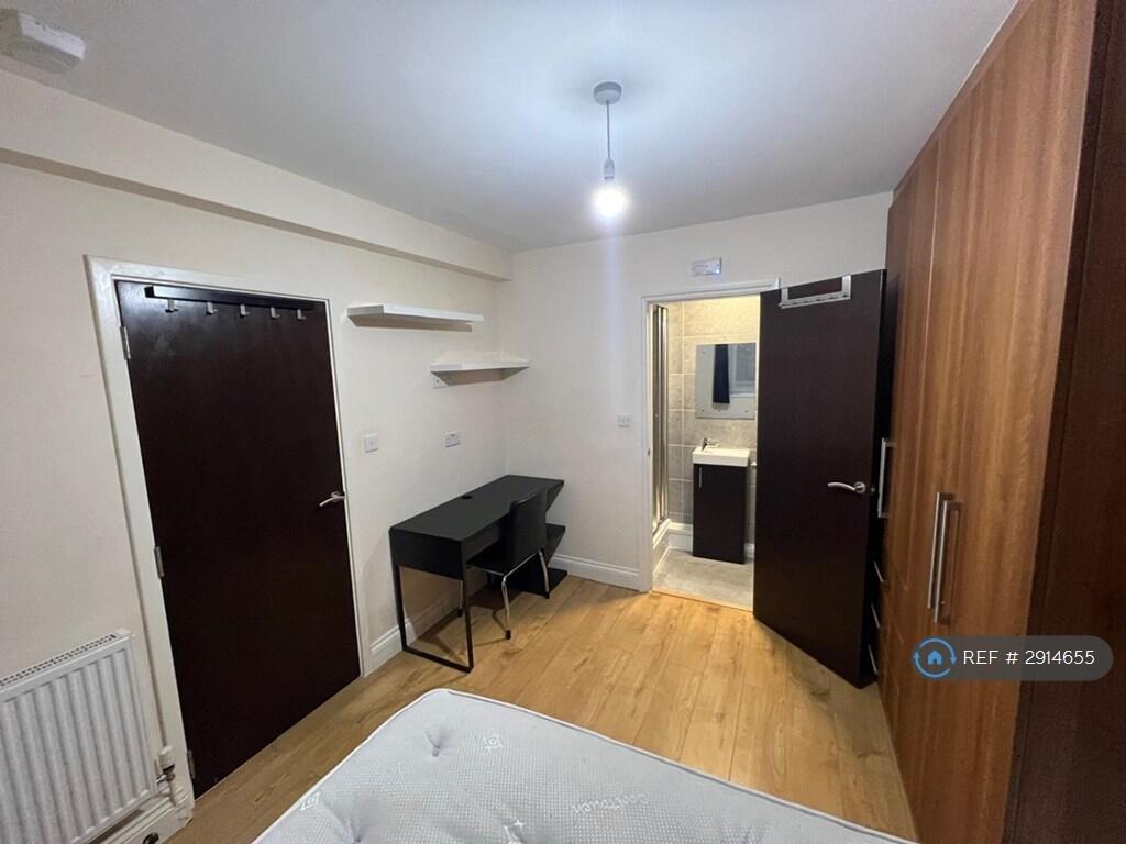 4 bedroom flat for rent