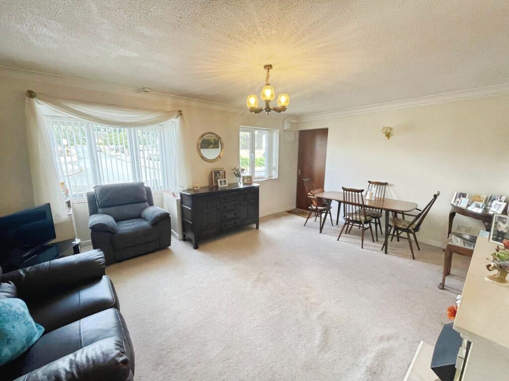 Apartment in Basingstoke and Deane, Cranbourne, Kings Furlong - More