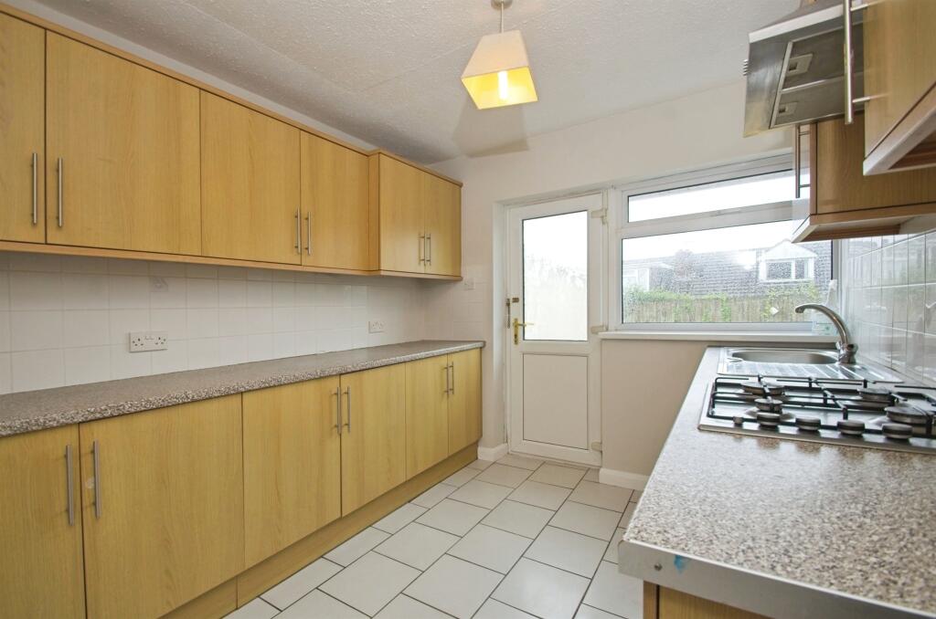 Lindsay Close, Pencoed, Bridgend photo 3