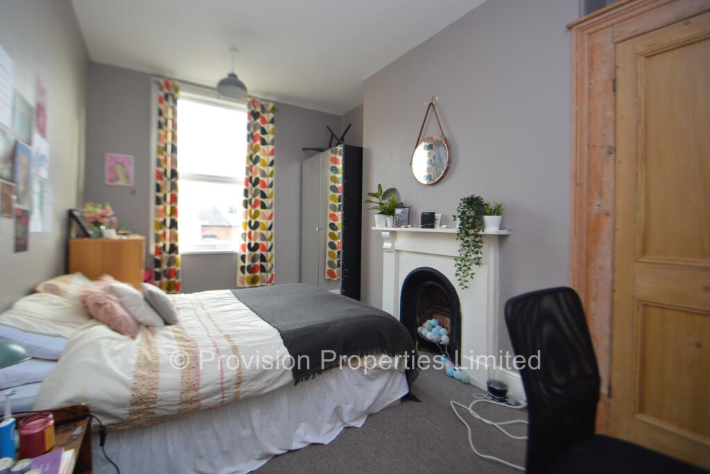 6 bedroom terraced house for rent
