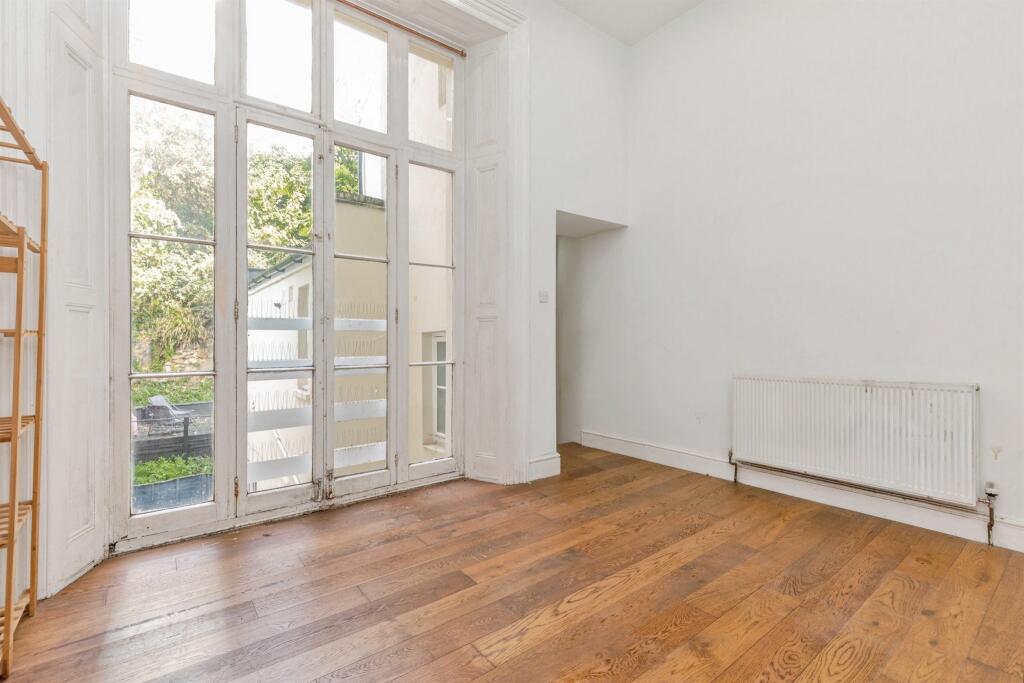 Apartment in Hastings, East Sussex - View 4