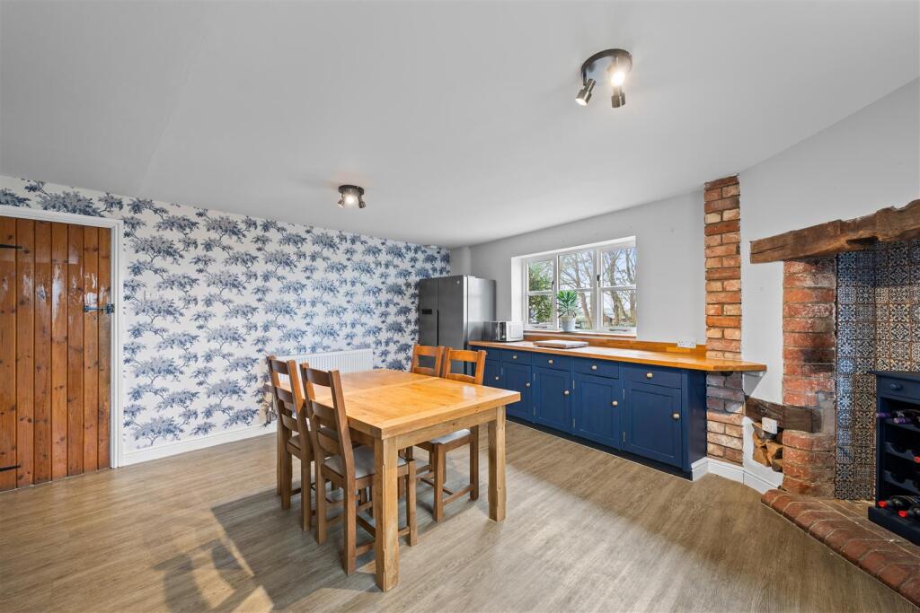 House in Newark, Shelton - More