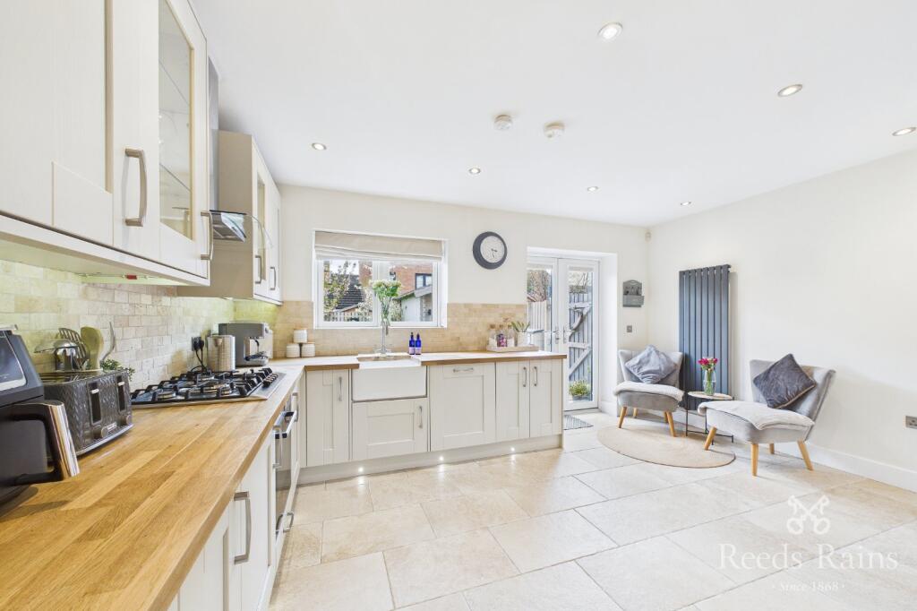 Warren House Road, Allerton Bywater, Castleford, West Yorkshire, WF10 photo 3