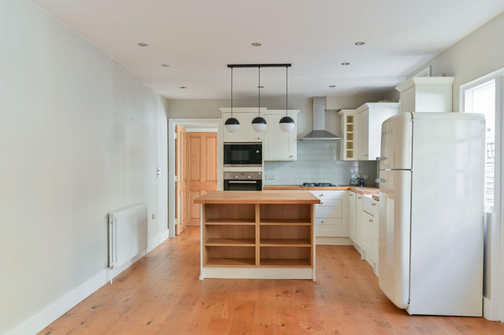 Apartment in London - More