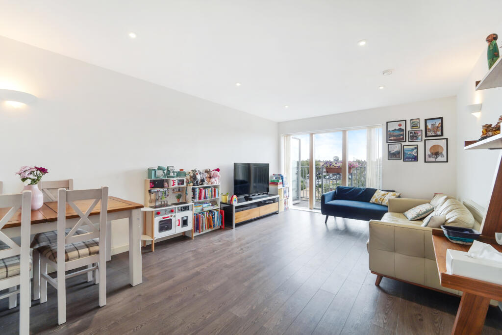 Apartment in Sutton - View 2