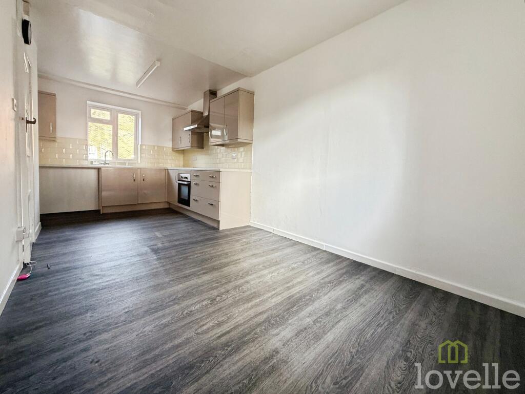 House in Lincoln - View 5
