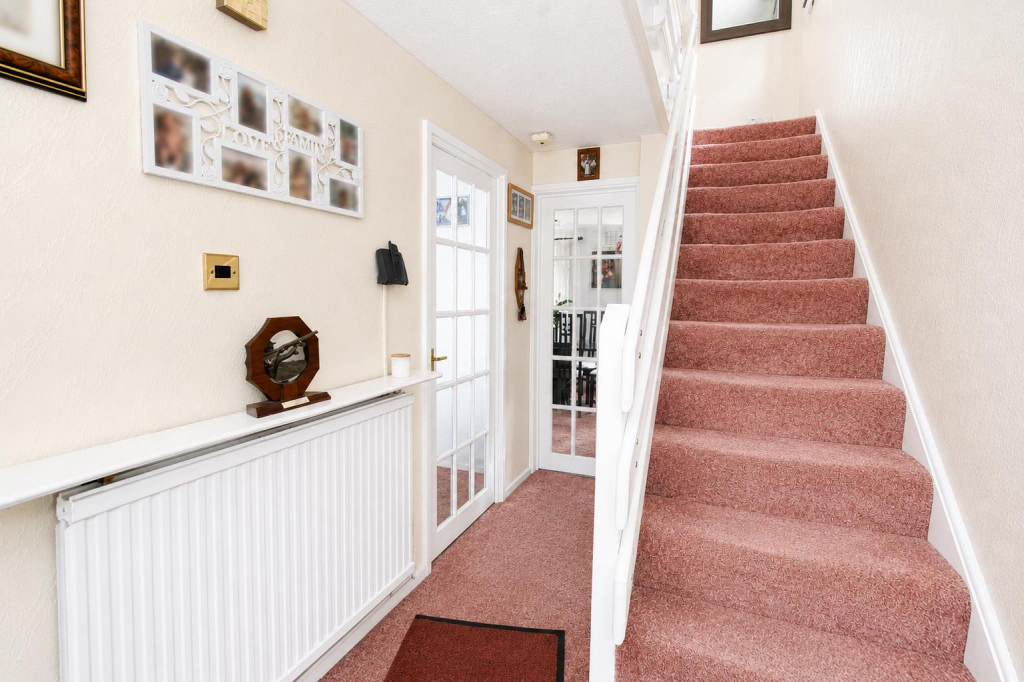 House in Beddington - View 5