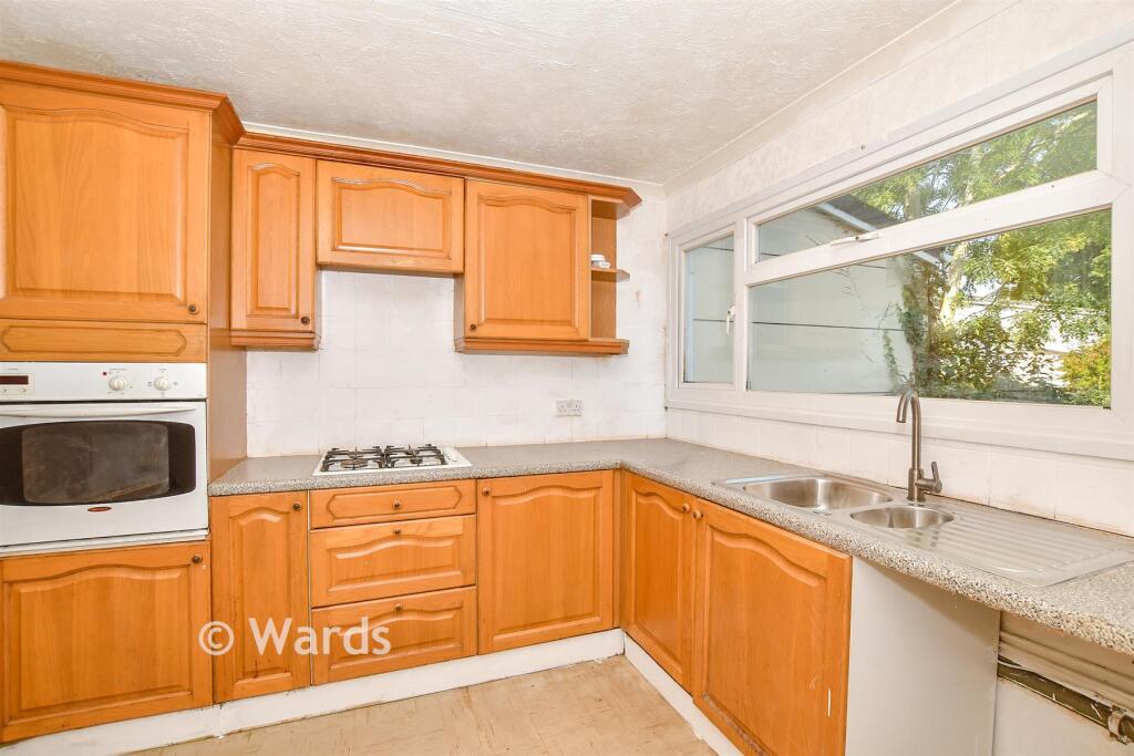 Bicknor Road, Park Wood, Maidstone, Kent photo 4