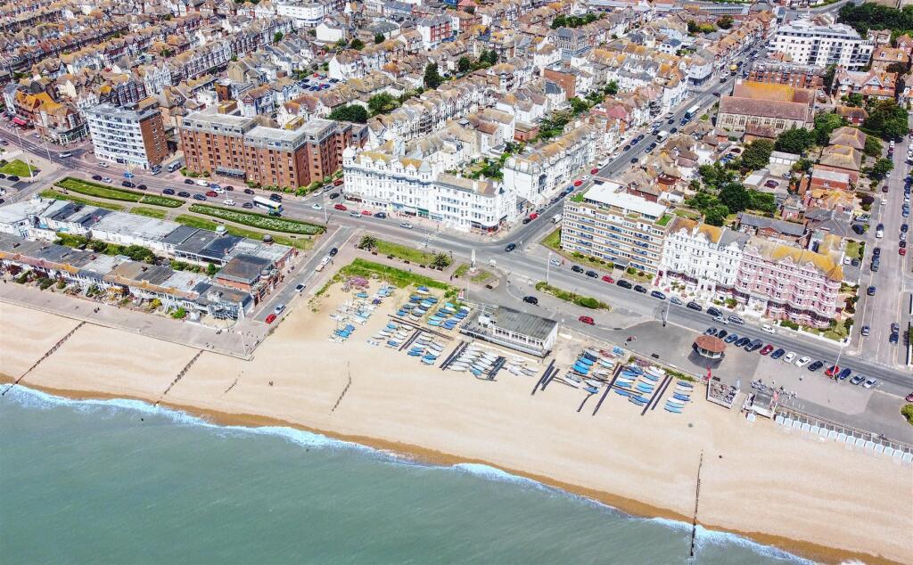 3-bed flat on Marina, Bexhill-On-Sea, £315,000