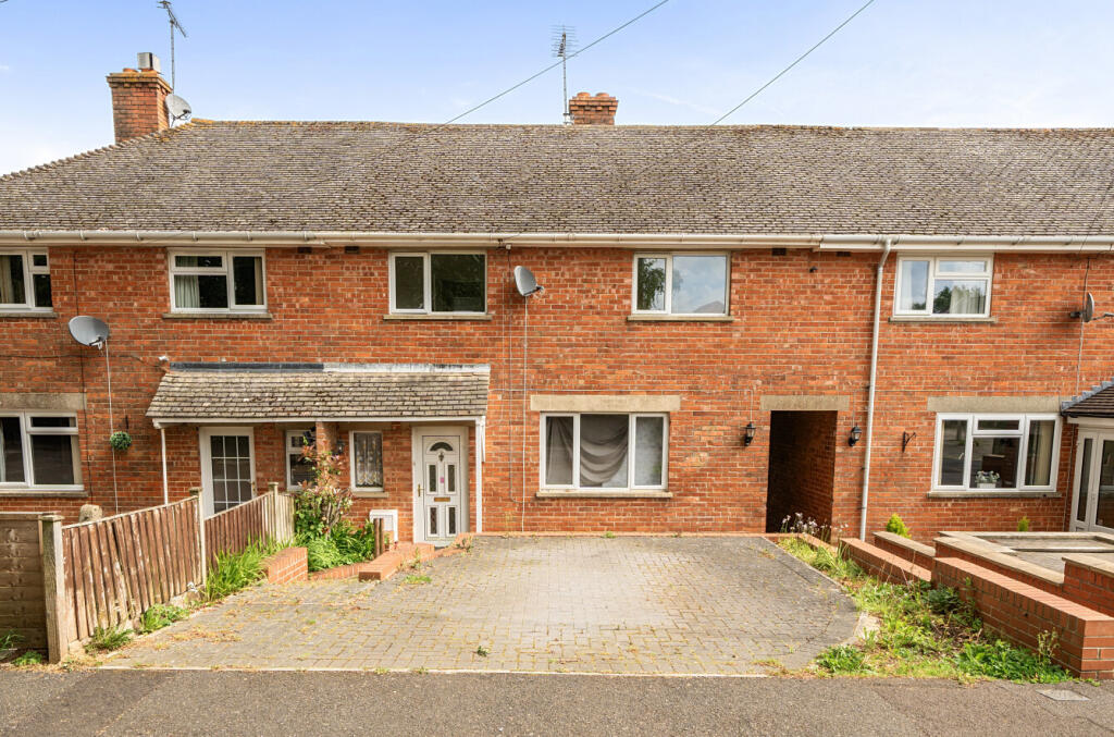3-bed terraced on 7, Memorial Avenue, Crewkerne, Somerset, TA18, £215,000
