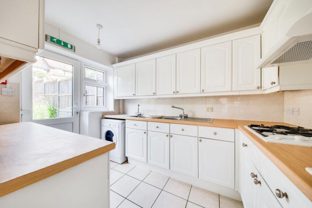 House in Canterbury, Hales Place - More