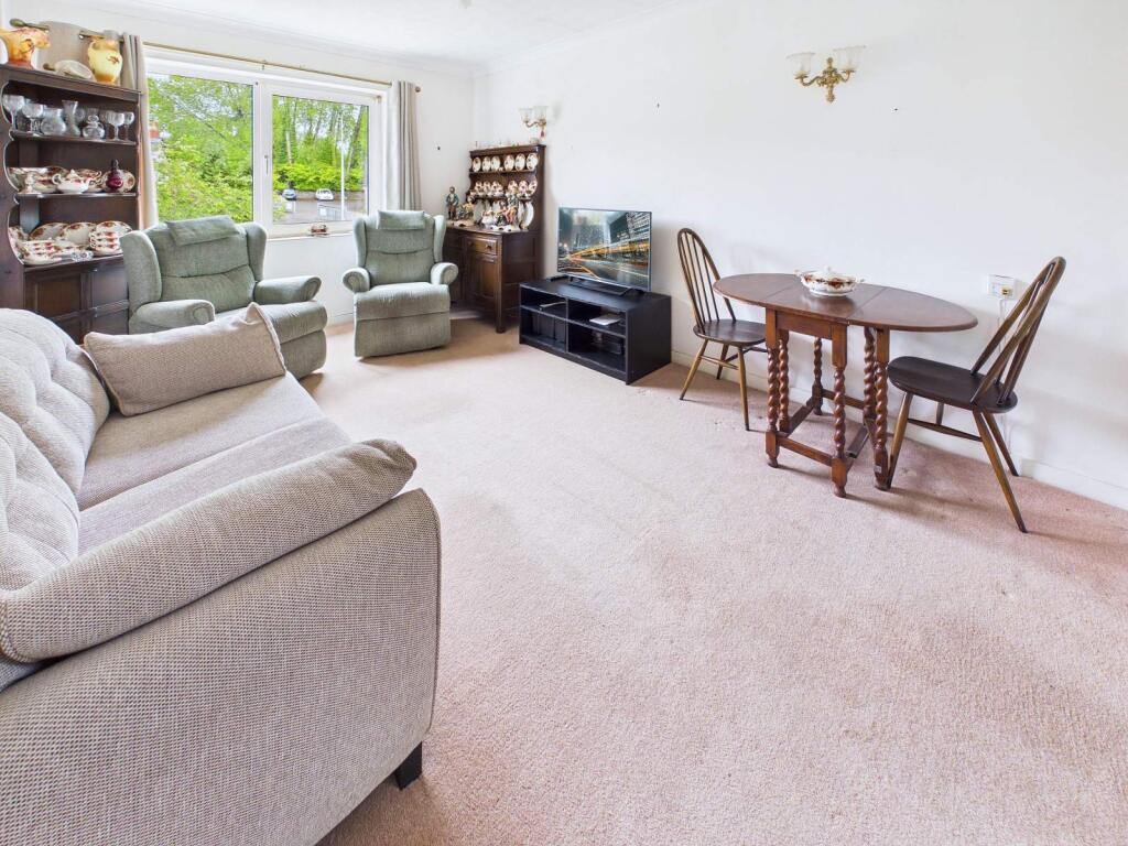 Apartment in Cardiff, Llanishen - View 2